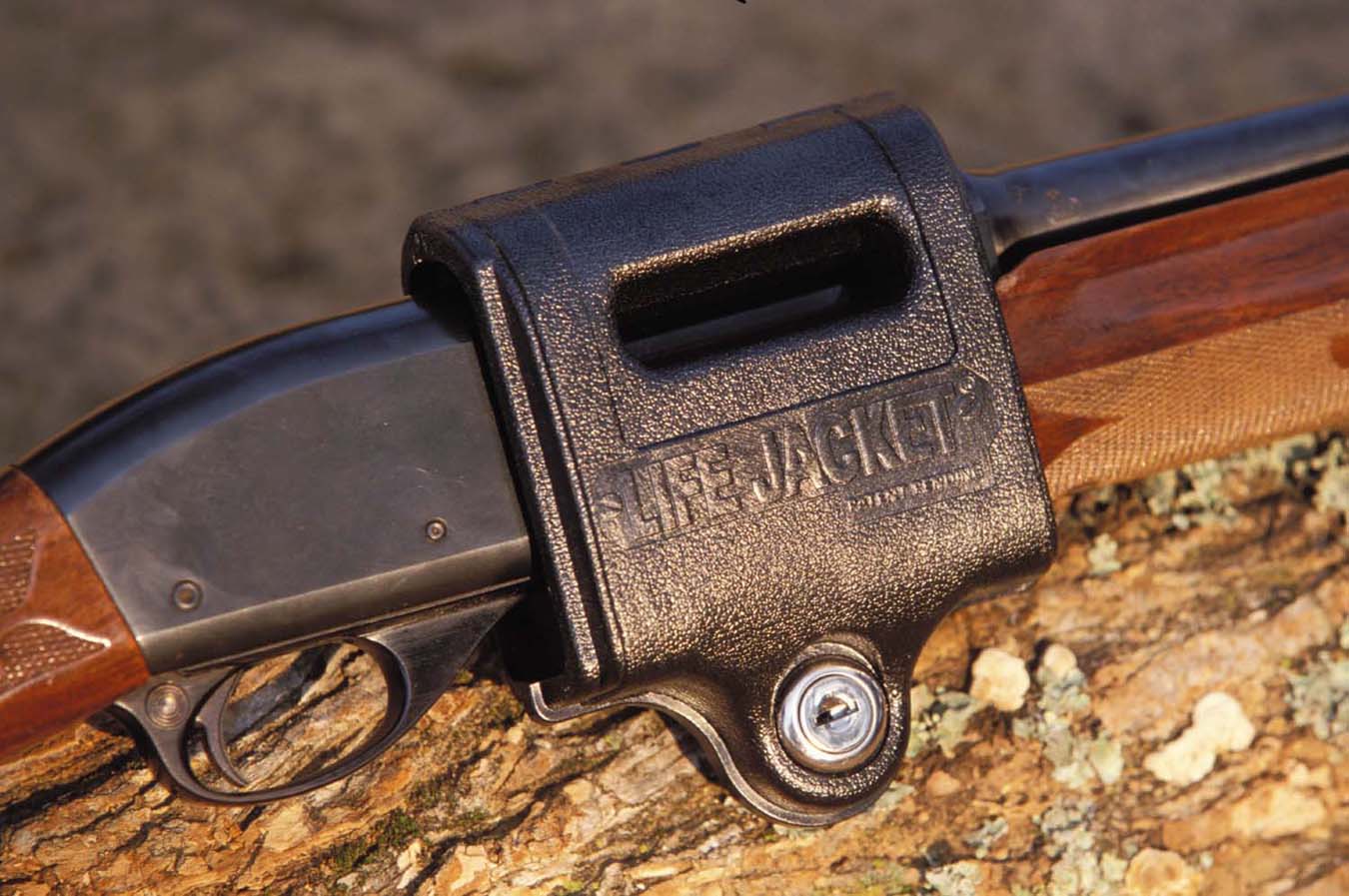 LJ3_outdoor_closeup